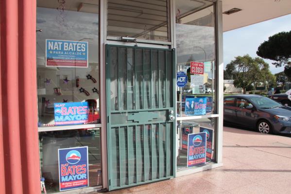 A Moving Forward sign displayed in the window at Nat Bates’ headquarters, along with signs paid for by Nat Bates’ campaign. (photo by Harriet Rowan)